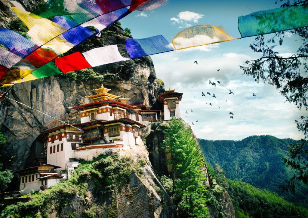 Bhutan Summer Tour Package from Delhi – 5 Nights / 6 Days travelistaan.com