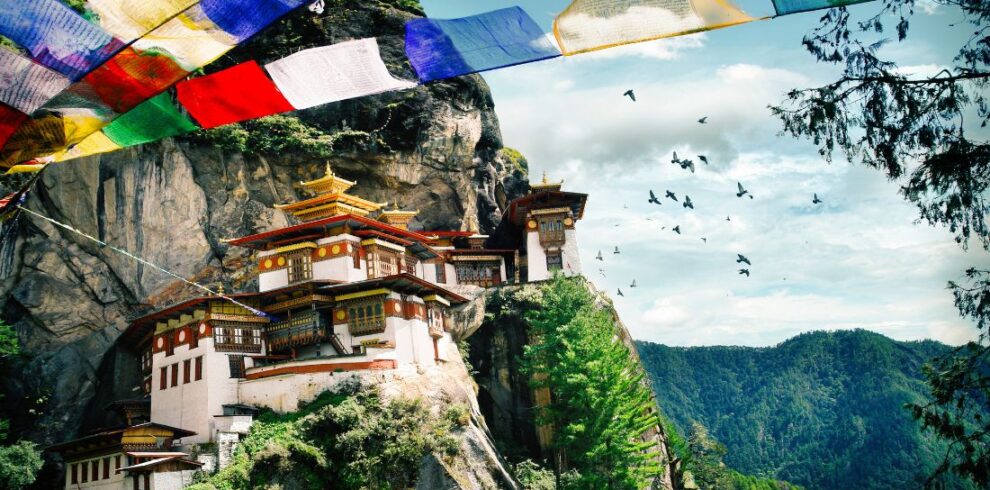 Bhutan Summer Tour Package from Delhi – 5 Nights / 6 Days travelistaan.com